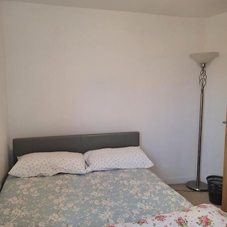 Room Near Heathrow Airport Hillingdon Exterior photo
