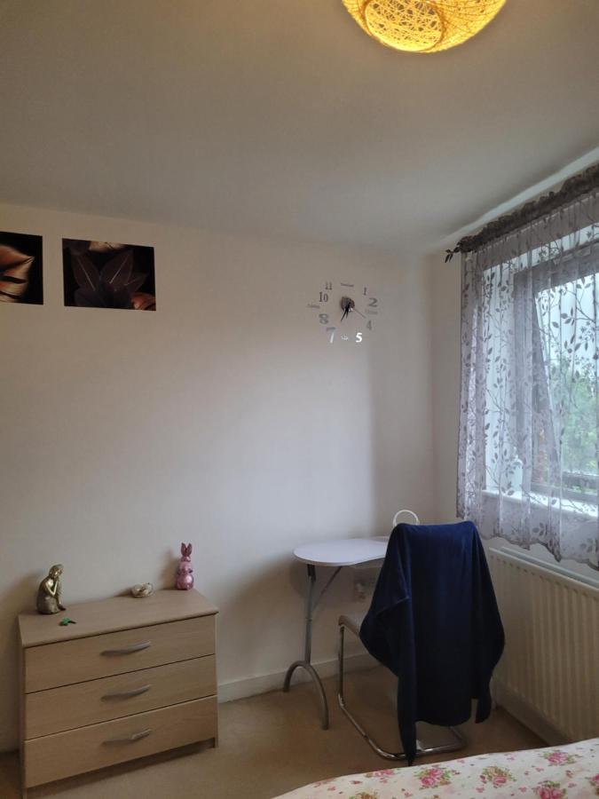 Room Near Heathrow Airport Hillingdon Exterior photo